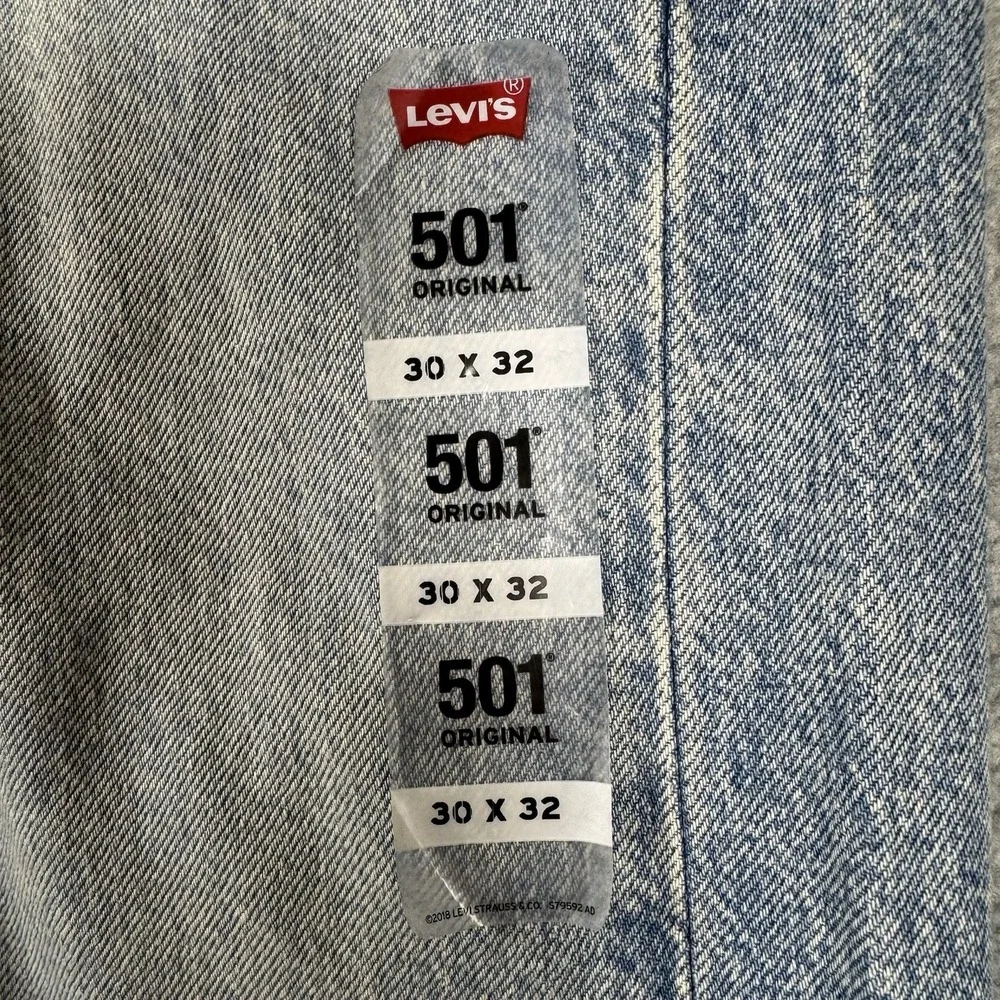 NWT Levi's 501 Original Jeans 30x32 Light Wash Blue Straight Leg Button Fly